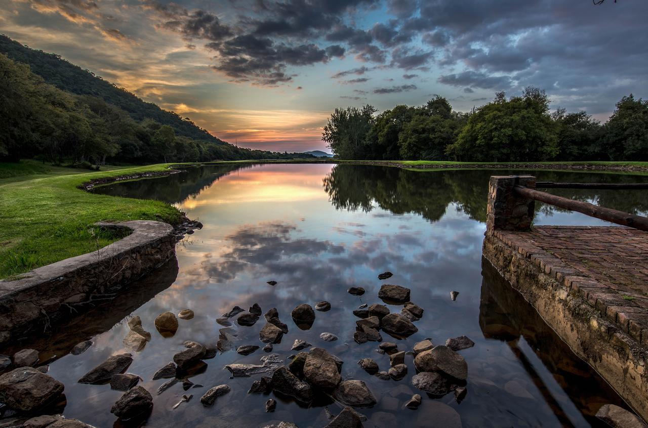 Valley Of The Rainbow Fly Fishing Estate ダルストロアーム エクステリア 写真